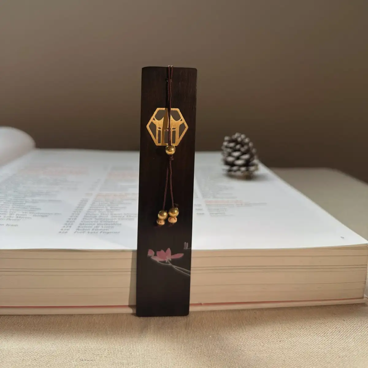 Chinese-Style Classical Wooden Bookmark Gift