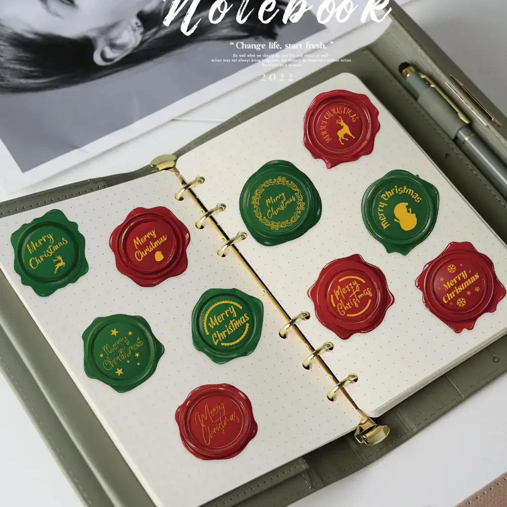 500-Sheet Christmas Sticker Roll for Gift Wrapping